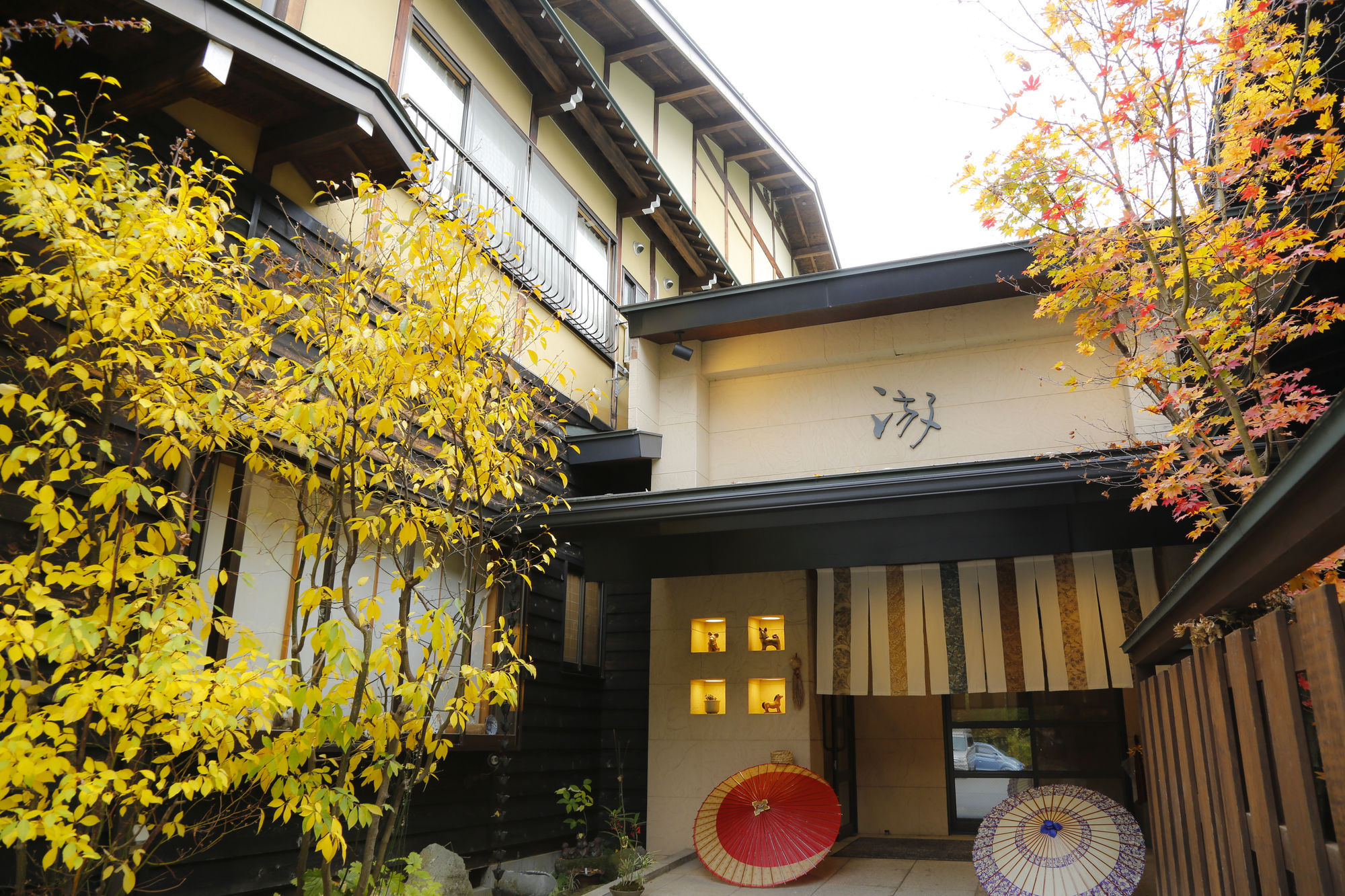 Ryokan Kutsuroginoya Yuu Такаяма Экстерьер фото