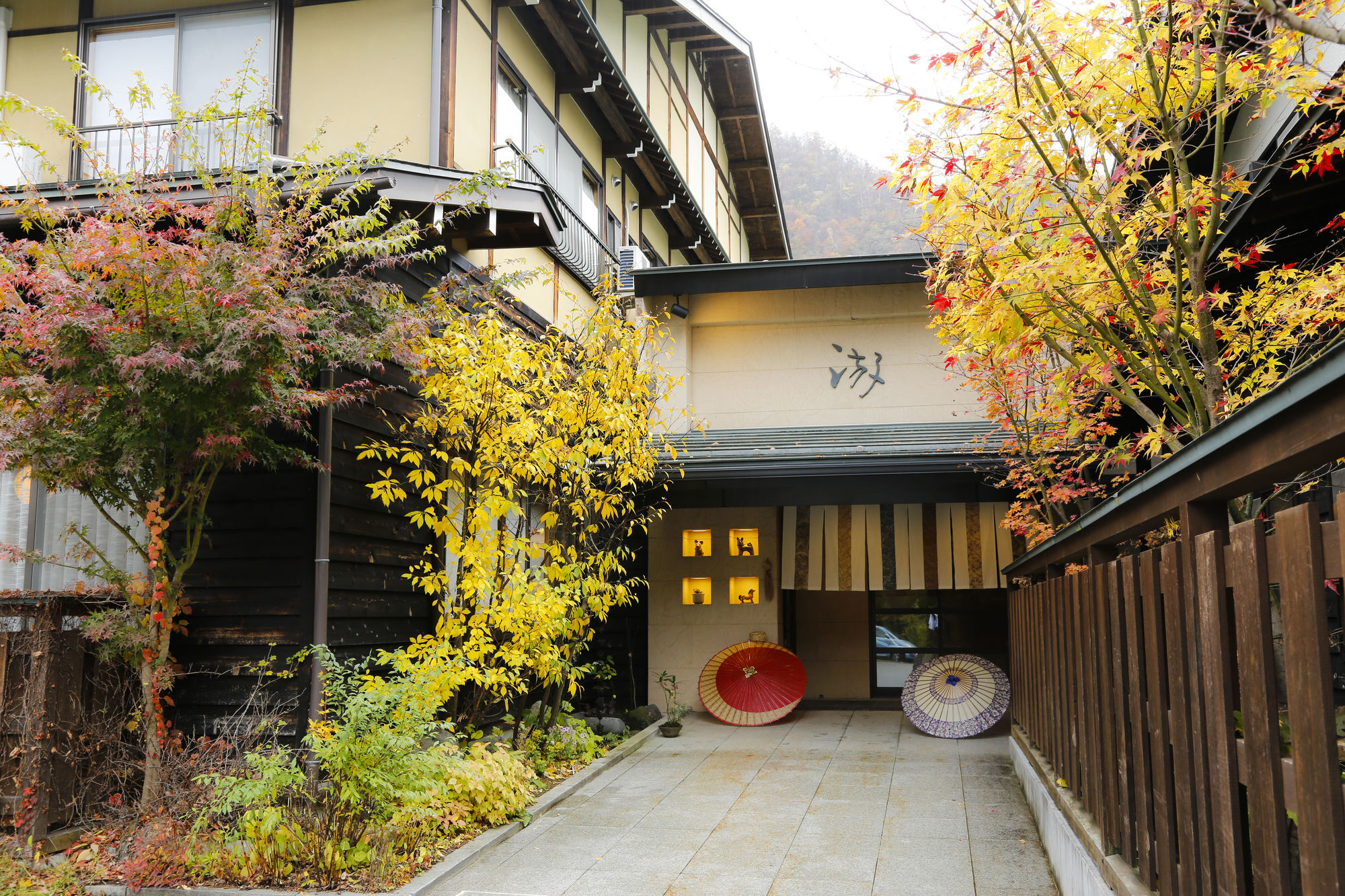 Ryokan Kutsuroginoya Yuu Такаяма Экстерьер фото